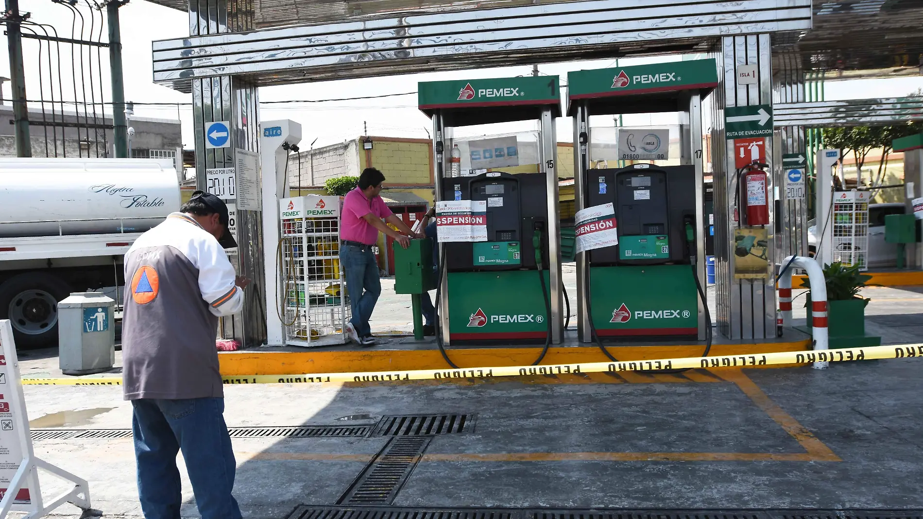 GASOLINERA CLAUSUSRADA TERMINAL 2 AICM.. DANIEL GALEANA  (43)